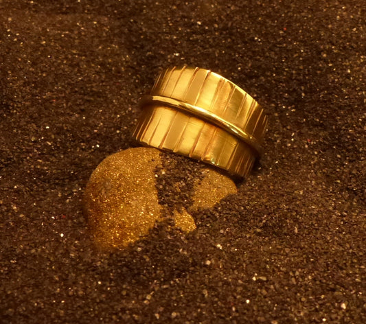 Au fil du temps. bague.