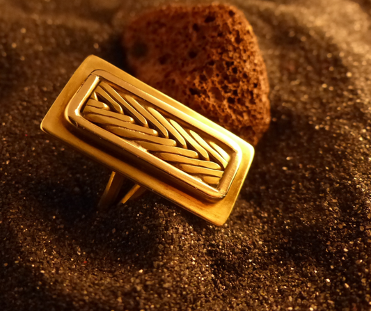 Les grands flots dorés. Bague.