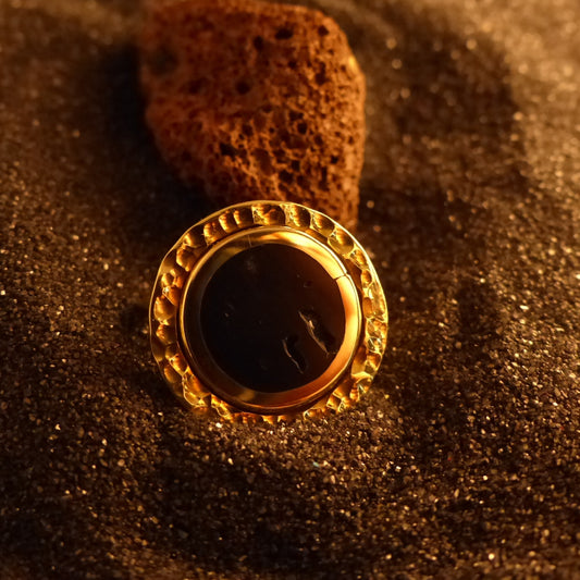 La lune tout autour. Bague.