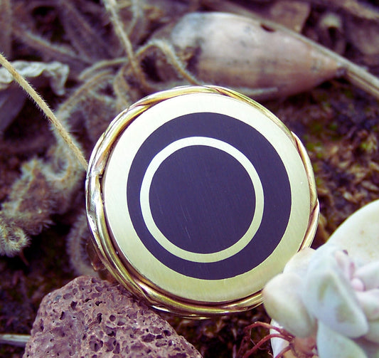 L'île tempête. Bague.
